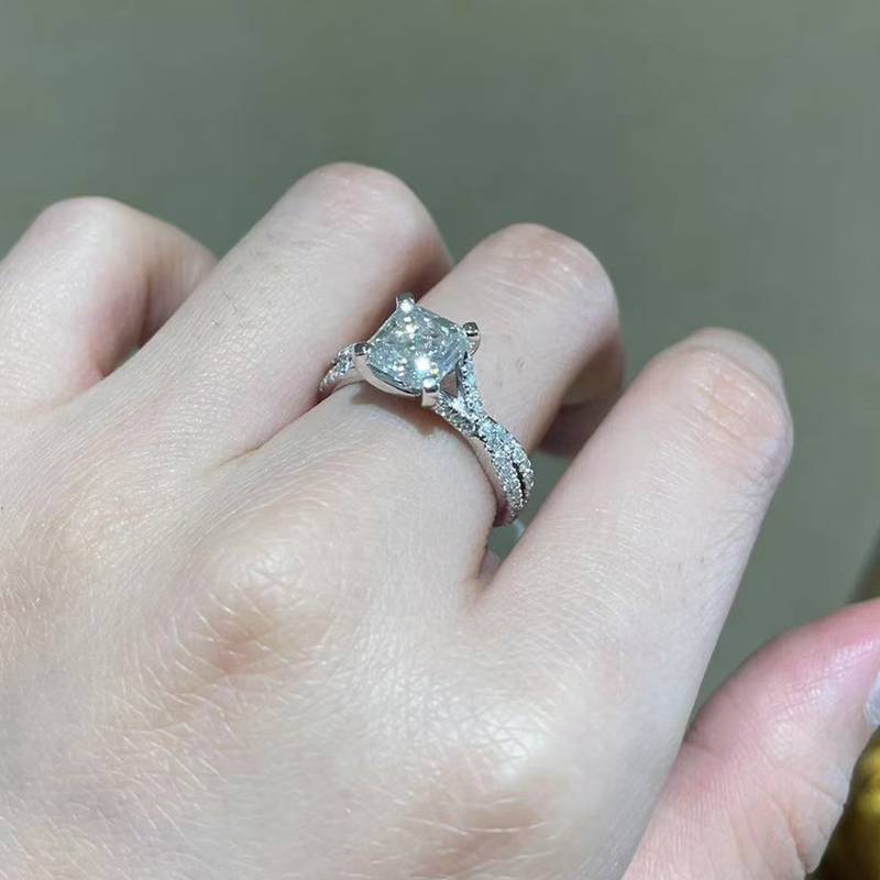 扭臂微镶阿斯切Women's RingS925银镀白金定制选款主石Moissanite2.0ct/副石高碳钻
